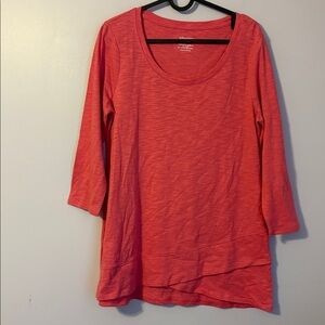 Chico’s The Ultimate Tee Salmon Pink Asymmetrical Stitch Detail Hem Shirt size 0